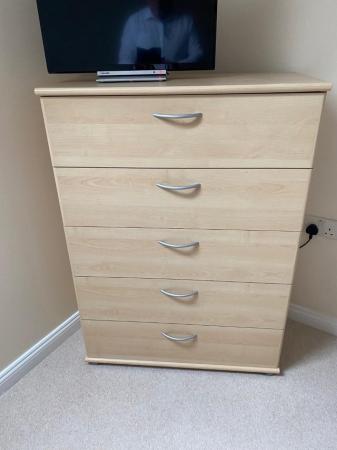 Image 1 of Matching 2 x bedside cabinets 2 x chest of drawers