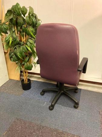 Image 3 of Mauve office/desk/task/swivel adjustable chair
