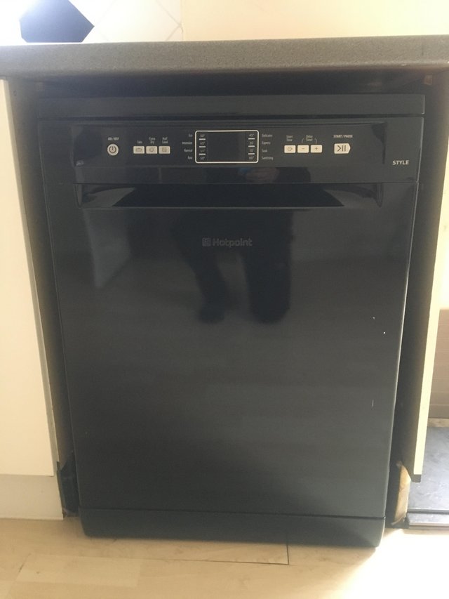 Preview of the first image of Hotpoint dishwasher free standing.