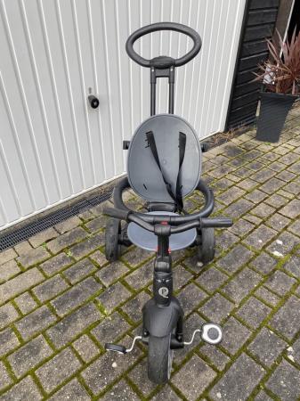 Image 3 of Smyths Toys Black toddlers tricycle with adult push bar