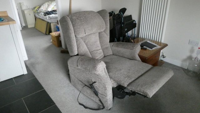 Preview of the first image of Riser recliner chair - Dual motor - medium.