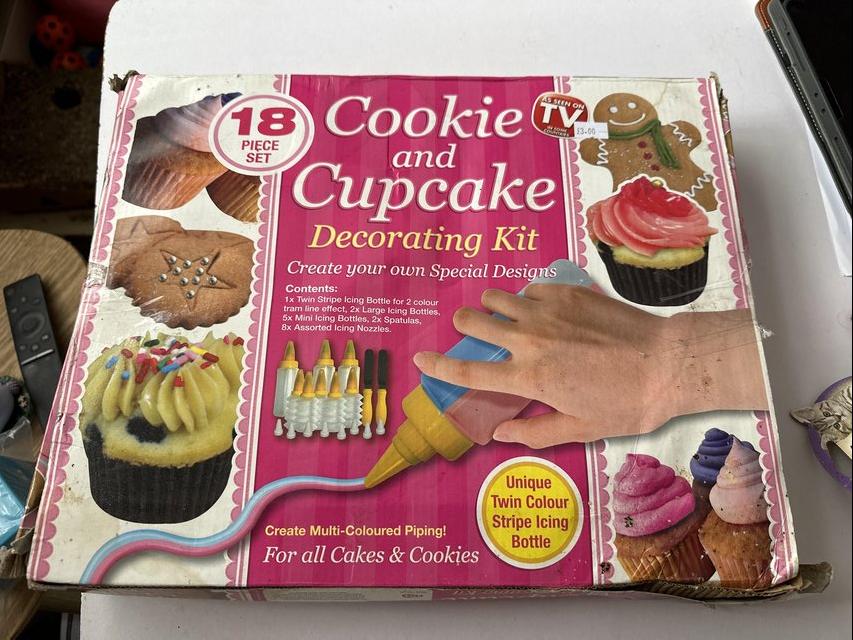 Preview of the first image of Cookies and Cupcakes decorating set ( new ).