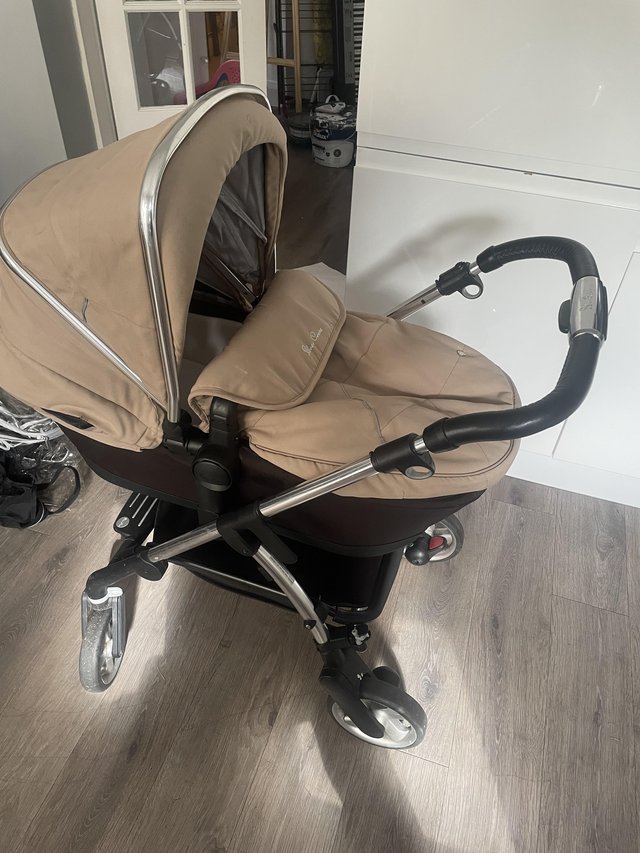 Preview of the first image of Silver cross wayfarer pram for sale.