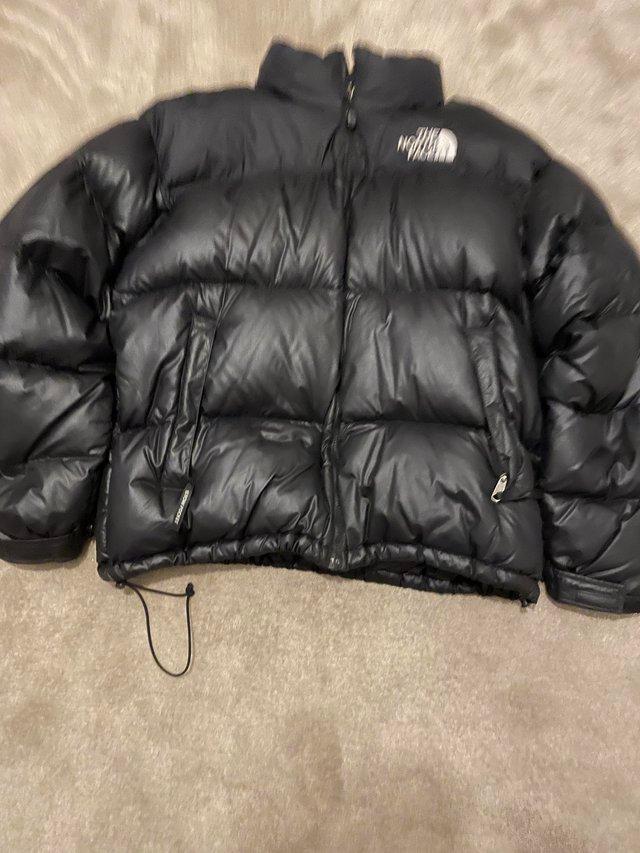 Preview of the first image of NORTH FACE mens puffs coat in BLACK.