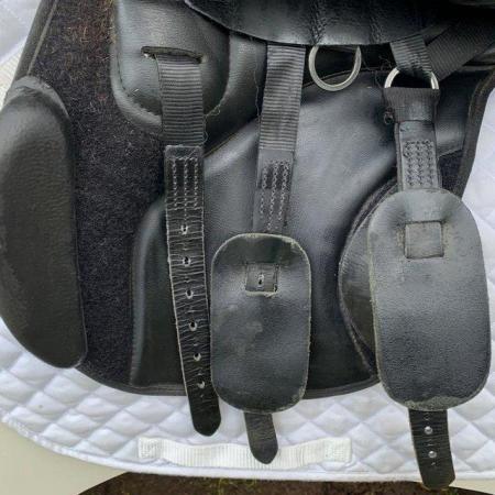Image 4 of Thorowgood T4 17" compact saddle (S3005)