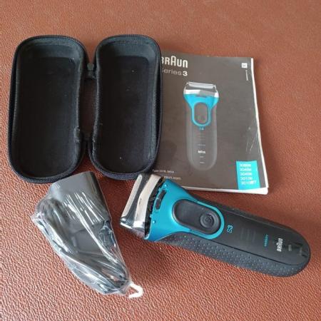 Image 1 of BRAUN MENS ELECTRIC SHAVER