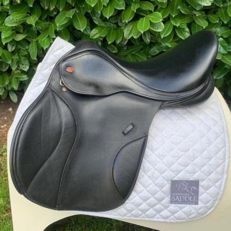 Image 1 of Kent and Masters 17.5 S series compact saddle