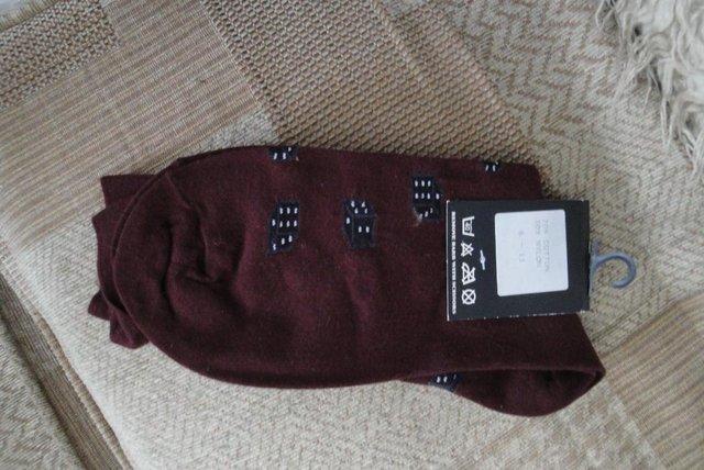 Image 1 of New Mens Socks Size 6-11. Maroon with Dice Ref C193