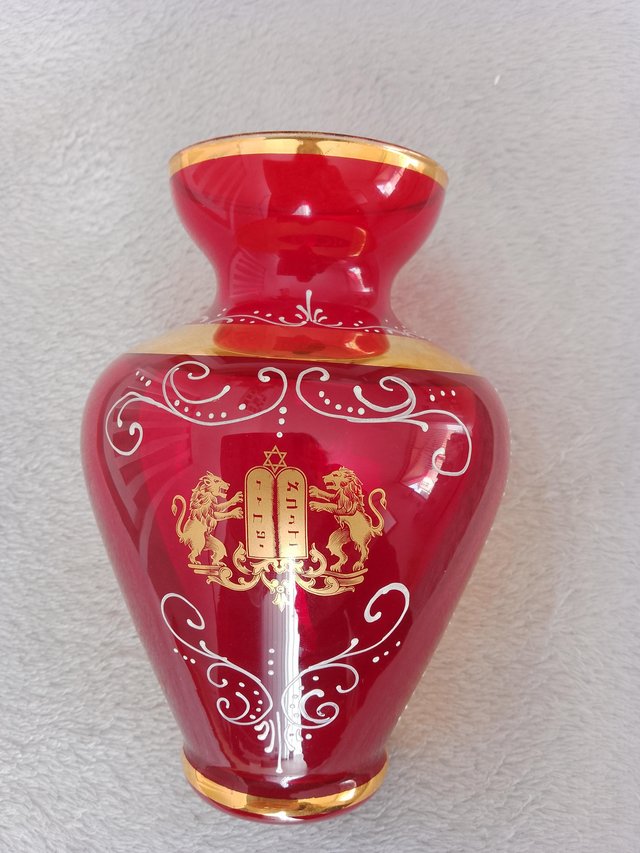 Preview of the first image of Jewish Red and Gold glass vase.