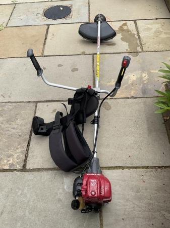 Image 1 of Honda UMK425e petrol strimmer