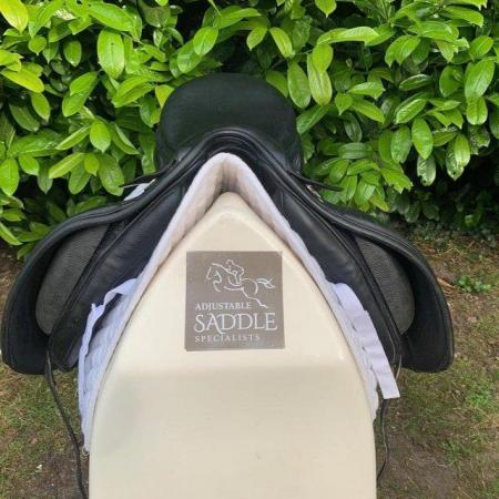 Image 7 of Kent and Masters 17.5 inch high wither dressage saddle