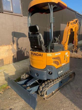 Image 2 of Hyundai mini digger 2017 only 981 hours