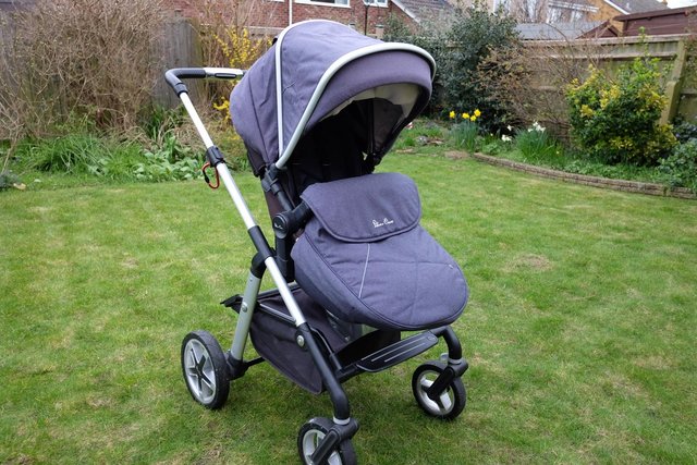 Image 2 of Silver Cross & Maxi-Cosi Travel System and car seats