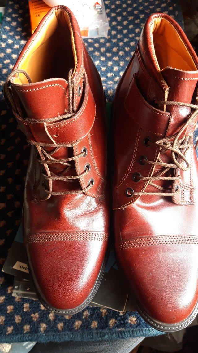 Preview of the first image of PROFILE FASHION LEATHER UPPERS SIZE 9 BOOTS.