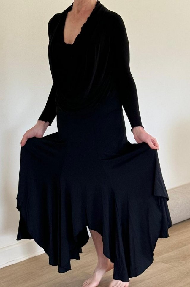 Preview of the first image of Dancing skirt zig zag hem line, black..