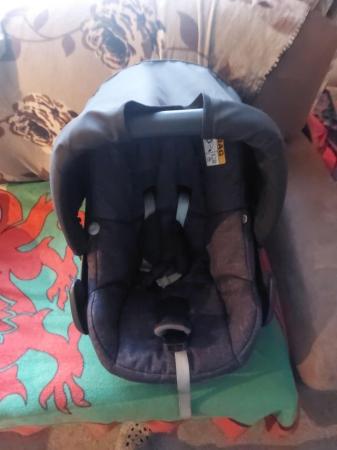 Image 3 of Carseat and base, has never been in accident