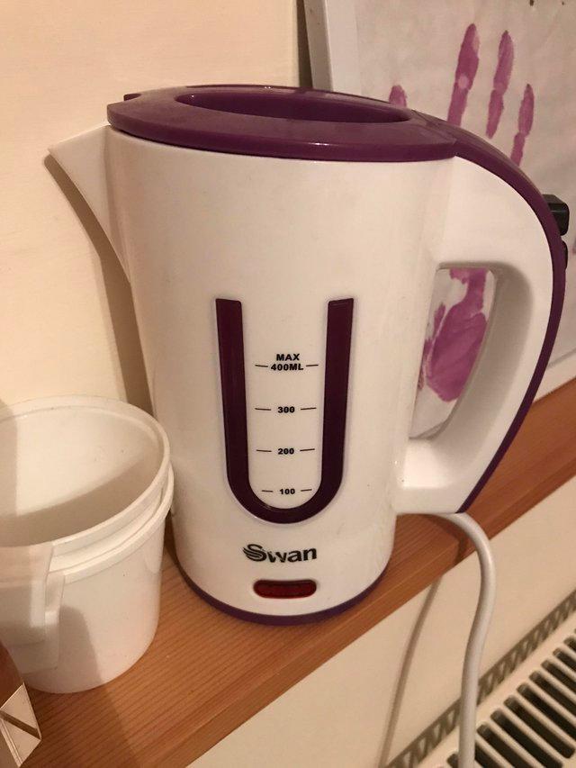 Preview of the first image of Swan travel kettle with plastic cups.