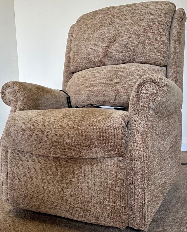 Preview of the first image of PETITE HSL ELECTRIC RISER RECLINER DUAL MOTOR CHAIR DELIVERY.