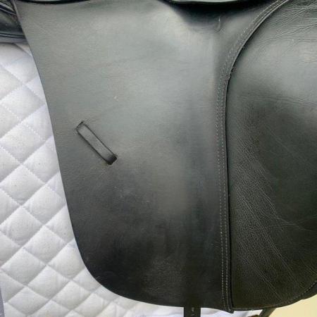 Image 9 of kent and Masters 17 inch cob dressage saddle