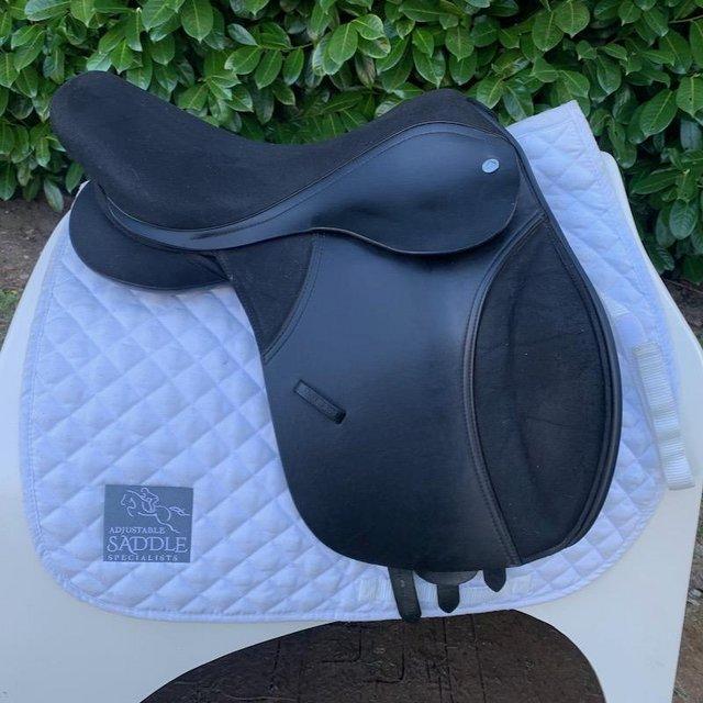 Preview of the first image of Thorowgood T4 17 inch cob saddle (S2988).