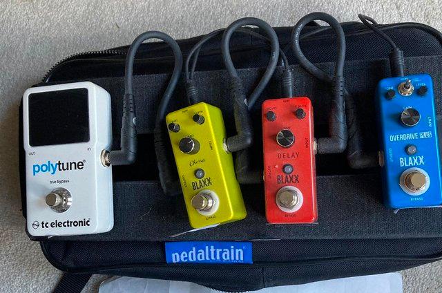 Preview of the first image of Pedaltrain Nano with 3 pedals and a Polytune.