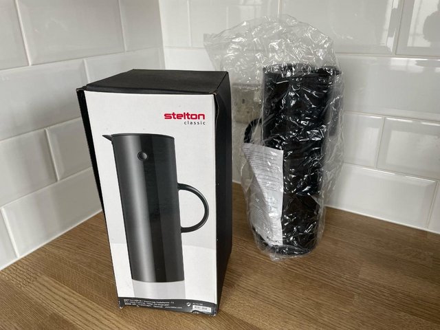 Preview of the first image of Stelton EM77 Vacuum Jug (Black).
