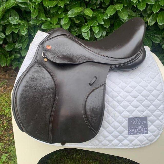 Preview of the first image of Kent & Masters 17” S-Series Compact saddle.