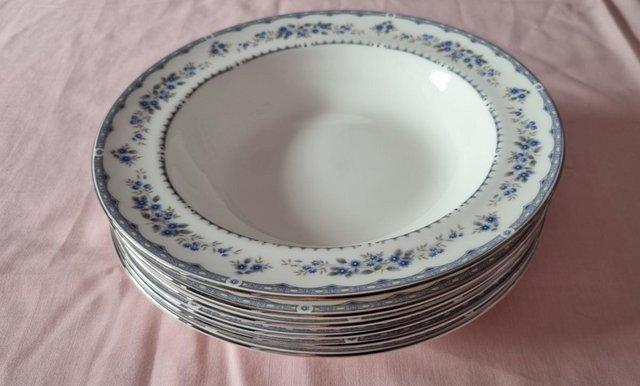 Image 3 of Beautiful, Elegant, Fine Porcelain Wedgwood Dinner Service -