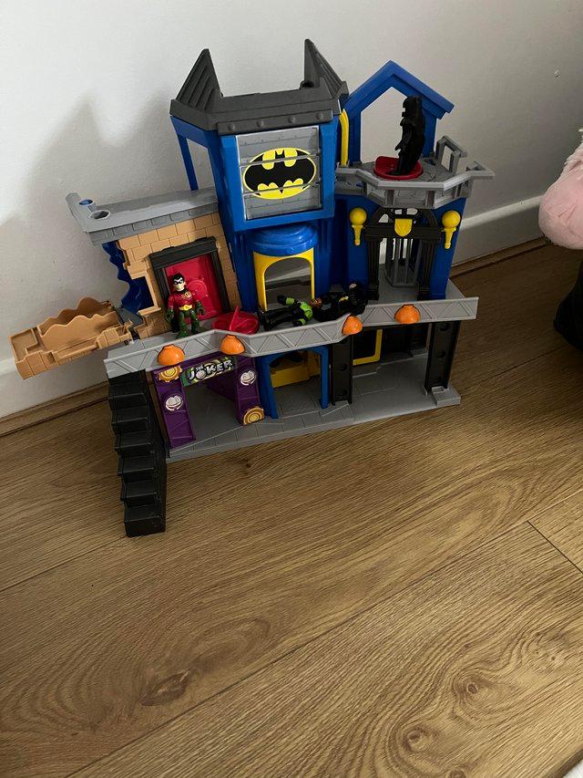 Preview of the first image of Imaginext Batman and Penguin playsets.