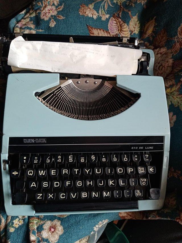 Preview of the first image of Portable vintage collectors typewriter Quen Data..