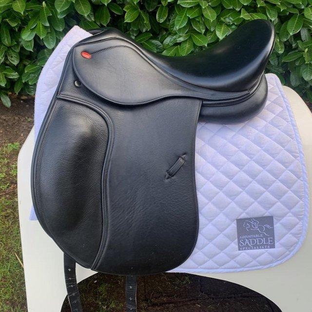 Preview of the first image of Whitaker 17” Harrogate Dressage Saddle.