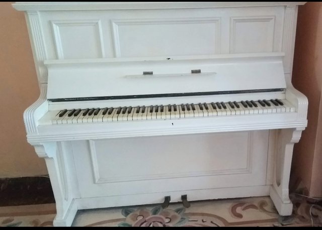 Preview of the first image of FREE Antique Ernst Kaps Upright Piano.