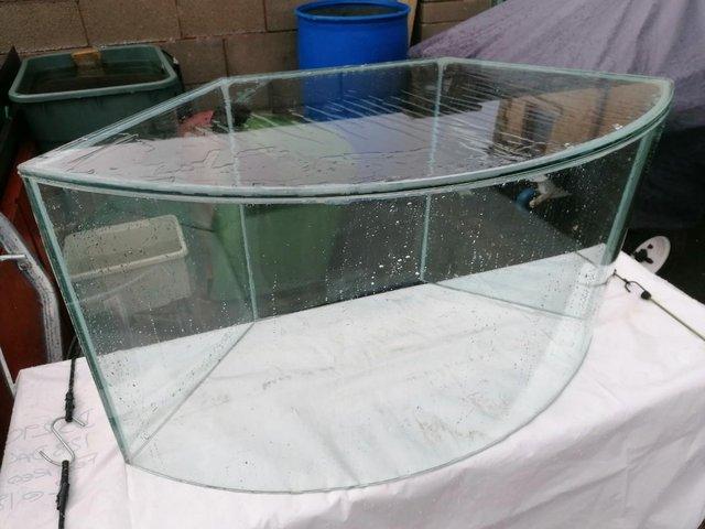Preview of the first image of LARGE CURVED FRONT FISH TANK 10MM GLASS.