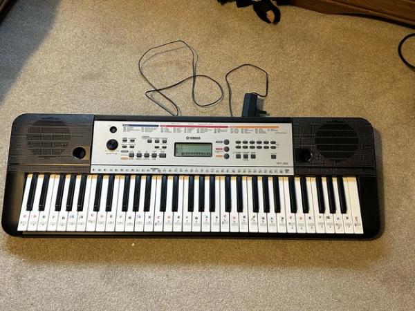 Image 3 of Yamaha electric YPT 260 portable keyboard with stall stand