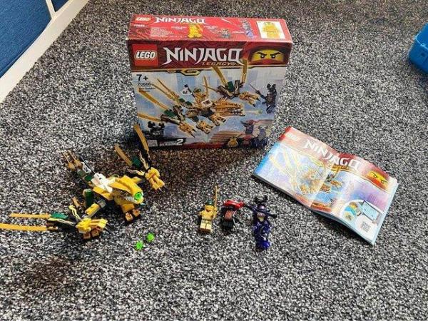 Image 2 of Lego Ninjago set 70666. The golden dragon.