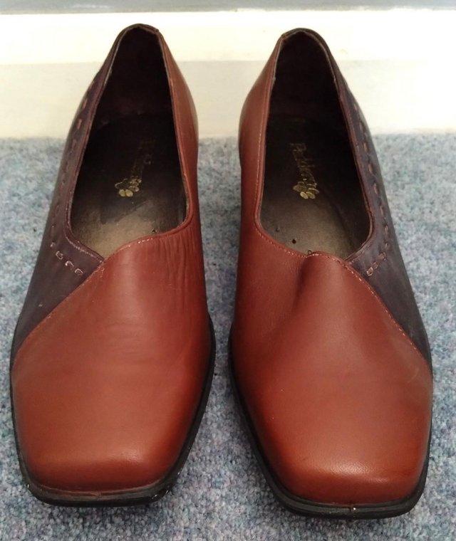Preview of the first image of Padders Brown Leather Court Shoes UK 6.