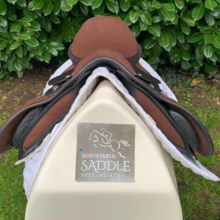 Image 6 of Thorowgood T4 16  inch Pony Club saddle