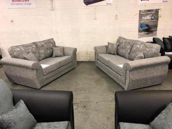 Image 1 of Shannon 3&2 sofas in Silver Dundee fabric with flowerpattern
