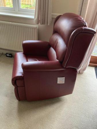 Image 1 of HSL electric Riser-recliner chair, hardly used. Burgundy-red