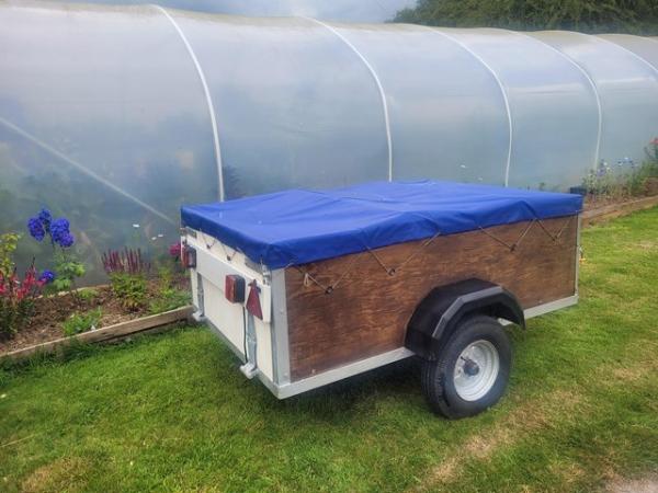 Image 2 of Camping trailer with fitted cover