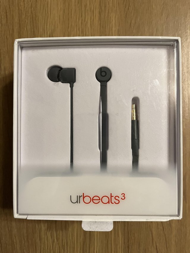 Preview of the first image of Ur Beats 3 Earphones. ………………………………..