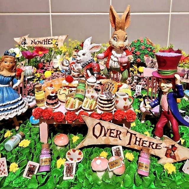 Preview of the first image of Alice in Wonderland StorytellerModel Mad Hatters Teaparty.