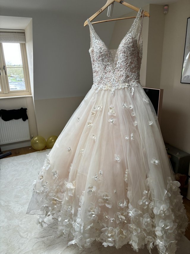 Preview of the first image of Stunning Ronald Joyce blush wedding dress.