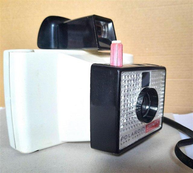 Preview of the first image of VINTAGE POLAROID SWINGER 20 INSTANT CAMERA.