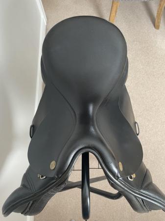 Image 2 of Black Fairfax Classic GP Saddle, 17" Adjustable Gullet