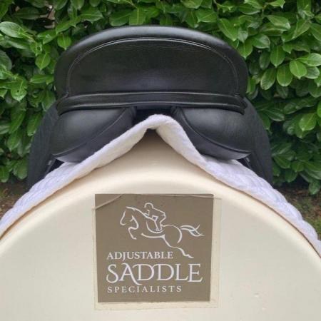 Image 14 of Kent And Masters 17 inch dressage saddle