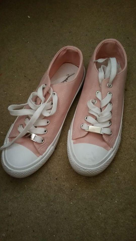 Preview of the first image of Size 5 pink & white shoes one has a few scuff marks.