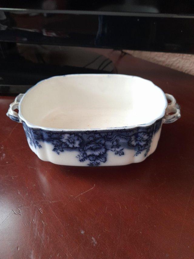 Preview of the first image of Lovely old blue and white vintage bowl/dish.