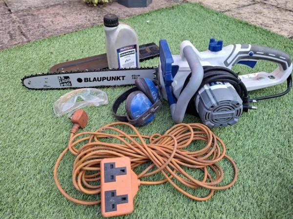 Image 1 of Electric chain saw excellent condition