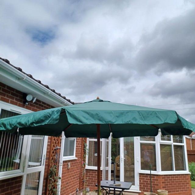 Preview of the first image of GARDEN PARASOL COLOUR GREEN.